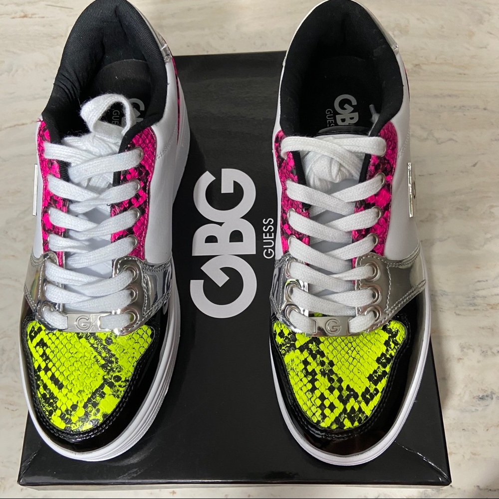 G B GUESS LOS ANGELES RIGSTER 2” WEDGE SNEAKERS